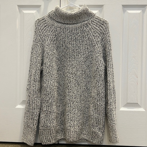 Roots knit turtle neck. - Picture 1 of 2